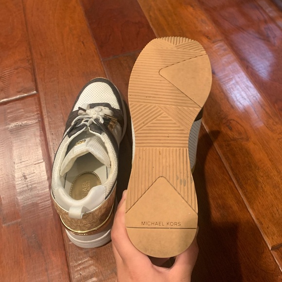 Micheal Kors - Picture 2 of 5